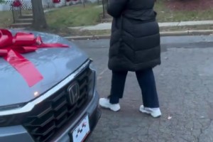 慈烏反哺！雷霆新秀索伯給媽媽送了一臺(tái)車！